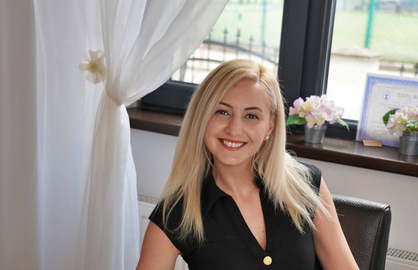 Dana Buhuțan în cabinetul din Bistrița